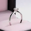 Anneaux de bande La véritable bague de fiançailles en diamant de couleur 0,5 cmt D