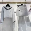 Дизайнерский бренд двух частей Ранняя весна Новый MIU Casual Sports Style, энергетический и свободный, сплошной юбки с твердым цветом 9Vee