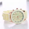 Genfer Silicone Watch Womens Koreanische Version Mode Schöne Farbschüler Freizeit Uhr