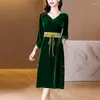 Casual jurken 2024 Green Velvet V-hals lange mouw herfst winter luxe losse dames vrouwen Koreaanse vintage elegante avond J321