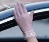 Cinq doigts gants femmes Protection solaire Protection élevée en dentelle élastique High Elastic Design Silk Min Tactile Skid antiuv pour conduite en plein air12071118