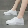 Zapatos informales 2024 Mujer Pu White White White Sneakers Muestra de tendencia Lady Sports Walking Skateboard Booties