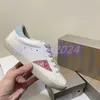 Novo lançamento da Itália Brand Women Women Sneakers Super Star Shoes Luxury Golden Sequin Classic White Do Old Dirty Designer Man Shoe Casual 36-45 T58