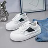 2024 Spring New Board Chaussures Student Loison Versatile Fashion Low Cut épais Sole Petites chaussures blanches Gai