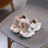 Kindertrend sportschoenen mesh ademende sneakers baby wandelen en lopen grils chic dikke zool antislip 240430