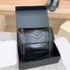 Designer messenger väskor kvinnor kedja axel axel hög kapacitet luxurys handväska cool axel hink crossbody kvinnliga plånböcker 230715