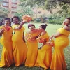 Brudtärklänning gula sjöjungfruklänningar utanför axeln elastisk satin bridemaid för bröllopsfest 320h