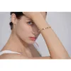 Brangle Yhpup Fashion Cube Zirconia Bracelet en acier inoxydable Bijoux imperméable en or 18k adaptés au charme et à la mode des femmes J240508
