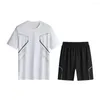 Herrspårar Elastic-midjiga shorts outfit casual sportkläder set med o-hals t-shirt bred ben randig tryck fotboll för snabb
