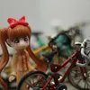 装飾的な置物1PCカラーランダム自転車スケールモデルの装飾品1:12ドールハウスミニロイバイクシミュレーションモデル