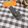 Kilitle Düz katır terlikleri Kadın Tasarımcı Gerçek Deri Kadın Erkek Havuz Yastığı Konforu Dış Mekan Dış Rahat Flip Flops Scuffs Ekose terlik slaytları