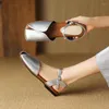 Chaussures décontractées Retro Sliver Black Beige Sandales pour les femmes à talons bas à talons enveloppe carrée