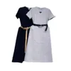 Tops jurken voor vrouw 2024 Zomer Nieuw Triangle Label Emblem Elastic Slim Fit Mid Lengte korte mouw dames lange jurk