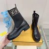 Designerstiefel, Kurzstiefel von Frauen, flache, dicke Soled -Frauenstiefel, runde Zehen -echte Leder- und Knöchelstiefel, Fliegengewebe, einen Fuß Martin -Stiefel