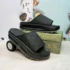 Tasarımcı terlik sandalet platform terlik çok renkli flora slaytlar şık kolay aşınma stili slaytlar kadın slaytlar ayakkabı platformu işlemeli