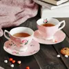 Tasses à thé floral et soucoupes d'ensemble de 8 oz avec une boîte à cadeaux en or tasse de café 240430