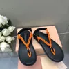 Riviere Sandals Designer Flippers Mulheres deslizamentos de veludo sapatos de couro de veludo sandálias de tanga casual lâminas de praia de verão