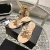 2024 Designadores zapatillas de playa Classic Flat Heel Summer Diseñador Perezo Fashion Fashion Fashion Slides Women Bath Ladies Sandalias sexys