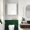 Boîtes de rangement armoire de salle de bain avec étagères réglables sur les toilettes blanches