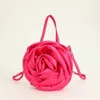 Luxus Rose Handtaschen Design Seidenfalten Blumenumhängetasche Frauen rotes Satin Runde Abend Geldbeutel Hochzeitsfeier Clutches weiblich 240426