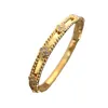 Bracelet de luxe conçu pour les personnes élevées avec un trèfle à quatre feuilles Star Star Gold Day's Day's With Common Vanly