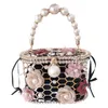 Livraison gratuite 2024 Femme Lady Outdoor Day Packs Casual Patchwork Patchwork Diamond DrawString / Backet Sacs Pearl String Handbag 3D Flowers Hollow Out Party Taille 18.8xx9x12cm