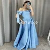 Superbes robes de soirée bleues avec des épaules à épaules en satin