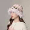 Berets корейский мех сплайсинг вязаная шляпа с ведро женщин осень осень и зимние защита уха. Контрастная цветовая теплая шапочка шапочки