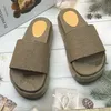 Designer sko ny stil tofflor sandal glid macaron tjock botten icke-halk mjuk botten mode g hus tofflor kvinnor bär strand flip-flops ins