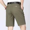 Shorts masculins Summer confortable Mentes pour hommes 100% coton Shorts hommes kn longueur banc de planches classiques shorts de plage masculine pantalon court y240507