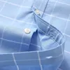 0N73メンズドレスシャツ夏の格子縞のストライプ通気性メンズオックスフォードシャツビジネスレギュラーフィット特大服100％コットンD240507