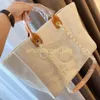 Heiße neue Designer -Tasche Klassische Strandtasche Großkapazität Handheld Luxus hochwertiger Mode vielseitige Perle eingelegtes Design Sommer -Leinwand