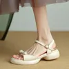 Sandaler eleganta kvinnors sommarskor 2024 fotledsband beige låga klackar flip flops kvinnliga fest bröllop flickor bekväma