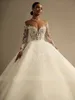 2024 Robe de mariée luxueuse Robe de mariée Perles de cou illusion à manches longues broderie en dentelle africaine Brides formelles