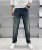 Designer de jeans masculin automne / jean d'hiver avec de petits pieds droits slim fit élastique lavage haut de gamme luxe de luxe épaississant 5wty