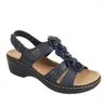 Chaussures décontractées 2024 Sandales d'été européennes et américaines coins creux Peep Toe Fleur Fleur confortable pour femmes grande taille