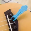 Sélecteur de guitare folklorique en plastique String guitare chaîne de remplacement d'outil d'instruments accessoires
