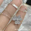 Designer Hoge Versie van hoge kwaliteit Clover Three Flower volledige diamanten kraagketen voor vrouwelijke minderheid met en elegante stijl vergulde 18K goud