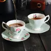 Tasses à thé floral et soucoupes d'ensemble de 8 oz avec une boîte à cadeaux en or tasse de café 240430