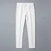 Мужские джинсовые дизайнерские дизайнерские роскошные мужские белые джинсы с лиокелкой и контрастным цветом маленькие прямые футбольные брюки.