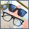 I nuovi occhiali da sole TR90 per gli uomini sono di fascia alta e alla moda con maniche di aspirazione magnetica quadrata che possono essere abbinate gli occhiali di miopia cornici alla moda