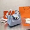 10a Herman Totes Luxurys Messenger Diseñadores de bolsas Bolsas para mujeres bolsas de bola de masa con diseñador de oro Bolso de cuero real Bolsos cruzados de alta calidad Mini Soft C 664