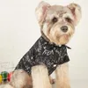 Vêtements pour chiens vêtements pour animaux de compagnie à collision résistante à la lettre noire de longue durée des vêtements imprimés pour quotidiennement