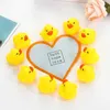 Badspielzeug 100pcs/Los Quietschendes Gummi Duck Duckie Bad Spielzeug Babyparty Wasserspielzeug für Baby Kinder Geburtstag Geschenke kostenlos Versand D240507