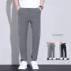 Abbigliamento marchio primavera estate casual uomini ultra sottili di seta ghiacciata pantaloni freddi elastico in vita grigia dritti pantaloni maschi 240428