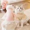 Camisa de fundo de moda de vestuário para cães, roupas macias e macias de renda fofa de luva voadora de luva de animais de estimação de gatinho de gato fantasia