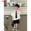 Vêtements Ensembles adolescents garçons Été Set Children's Wear Thin 2024 Beau style britannique Boy Blanc Coton Coton Shirt à manches courtes Shorts noirs Tie