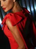 赤い弓ボタンホロウアウトミニドレス女性バックレスノースリーブスプリットガウンショートドレス2024女性パーティーイブニングベスティドスローブ240507