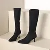 Boots Ladies Shoes à venda 2024 rebanho feminino feminino mulheres modernas zíper sólido zíper apontado com saltos altos femininos