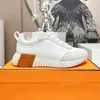 Casual Designer Sneakers Mens Shoes Bouncing spetsar upp tränare Mesh Knit Round Head Low Top Travel Fashion Women Flat Mens Shoes Walking Jogging Orange Black SH059